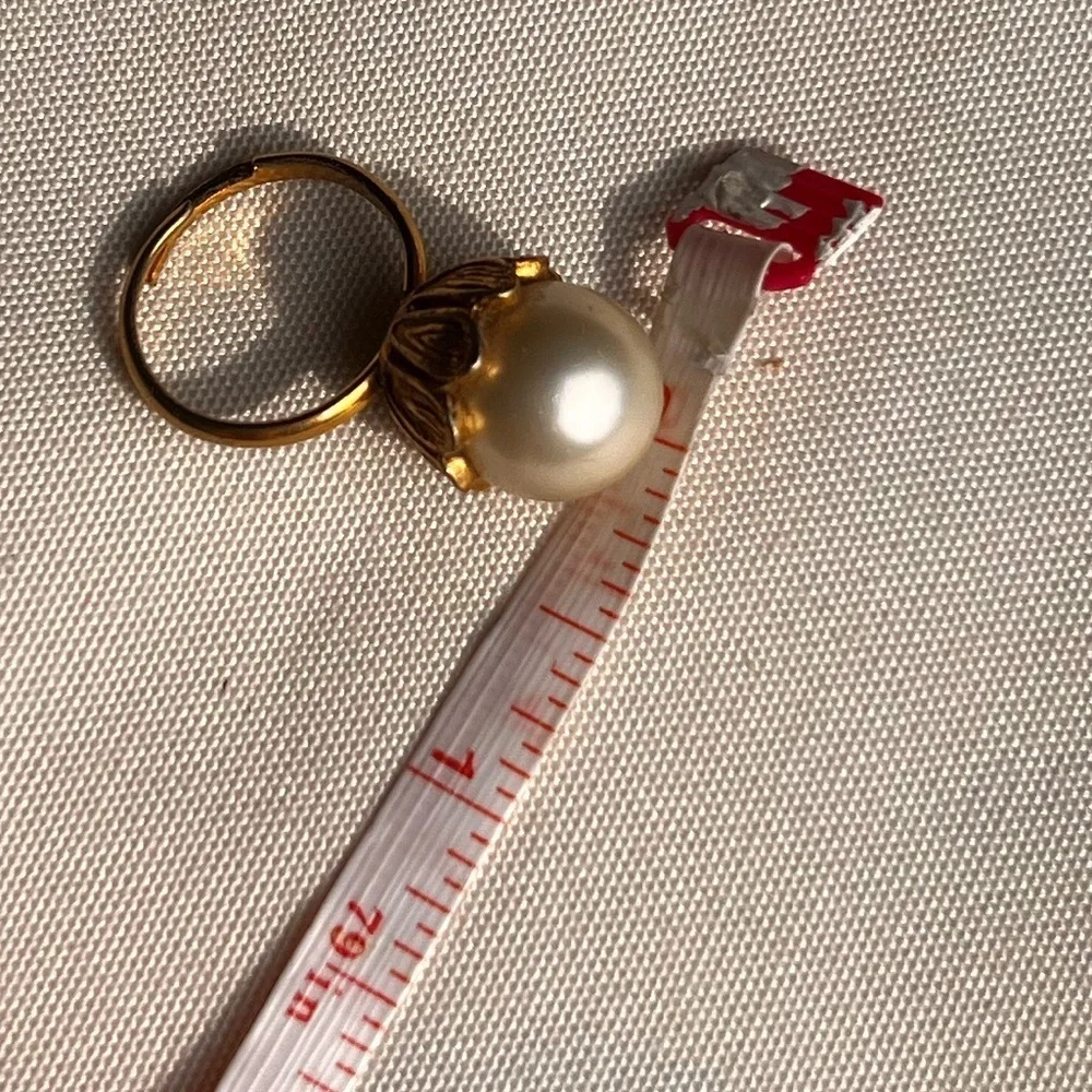 Vintage unsigned Miriam Haskell‎ Faux Pearl Gold-Tone Baroque adjustable ring